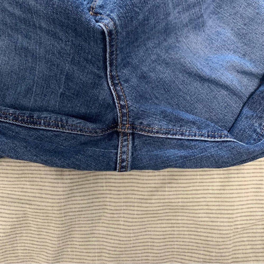 Old Navy Mid Rise Boyfriend Dark Wash Jeans Light Distressing - Picture 3 of 5
